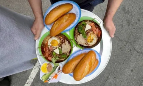 Quán Việt bán bánh mì chảo, cà phê mắm gây chú ý tại Mỹ