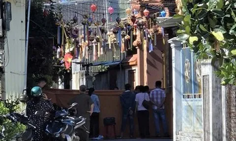 Phát hiện thi thể bé gái sơ sinh trong túi xách trước cổng chùa
