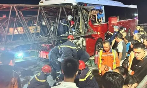 Vụ xe khách tông ô tô đầu kéo: Nhiều nạn nhân là người Hà Nội đi du lịch