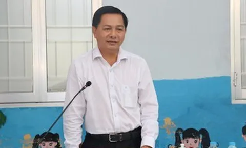 Bí thư Tỉnh uỷ Vĩnh Long đối thoại với người dân về việc cấp phép khai thác 2 mỏ cát