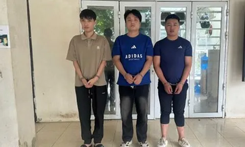 3 người Trung Quốc sắp vượt biên, công an phát hiện sự thật bên trong túi trắng