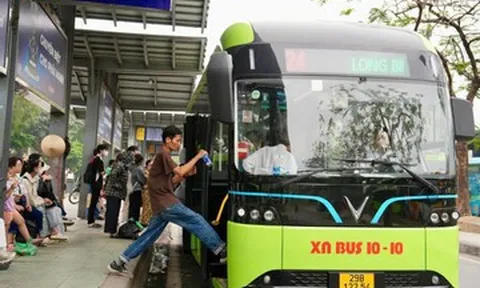 Hà Nội chính thức dùng vé điện tử liên thông cho giao thông công cộng từ 25/6