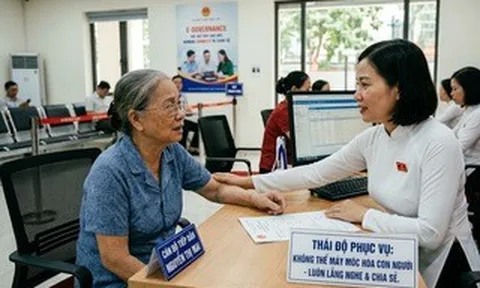 Nhất quyết yêu cầu cụ bà hơn 90 tuổi đến phường: Không thể máy móc hóa con người!