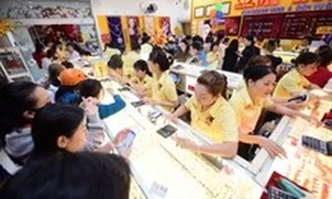 Đọc nhanh 24-6: Giá vàng lại giảm mạnh; đại gia địa ốc TP.HCM chi 10.400 tỉ cho thương vụ với Lotte