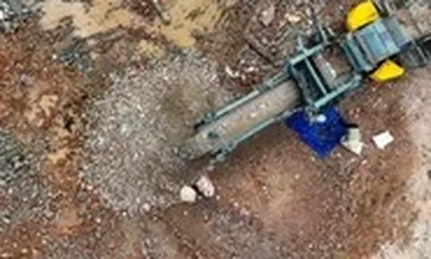 Cận cảnh máy nghiền di động biến rác thải xây dựng thành tài nguyên ở Hà Nội