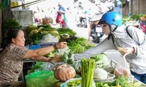 Thị trường TP.HCM ngày 25-6: Mưa nhiều khiến giá nhiều loại rau củ tăng