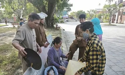 Bé trai 3 ngày tuổi bị bỏ rơi, mẹ để lại thư 'em là sinh viên'