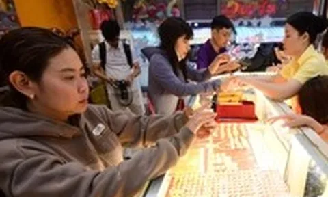 Đọc nhanh 25-6: Đồng USD đi lên, giá vàng giảm tiếp