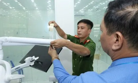 Công an Cần Thơ xuất hiện ở Nha khoa quốc tế Tuệ Minh, phát hiện sai phạm khó tin