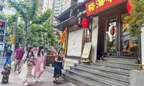 Vé máy bay giảm cao điểm hè, khách rục rịch lên đường