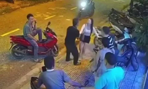 Cô gái bị đánh liên tiếp trước quán karaoke ở Ninh Bình