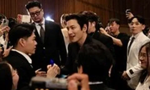 Ji Chang Wook, đoàn phim Mưa đỏ và các nghệ sĩ rạng rỡ trên thảm đỏ khai mạc DANAFF