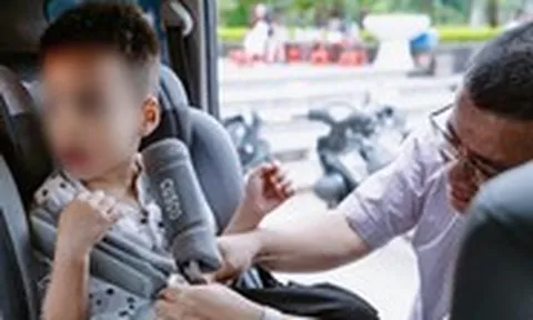 Cục CSGT lý giải mức 'phạt cảnh cáo' đối với tài xế ô tô không dùng ghế an toàn cho trẻ em