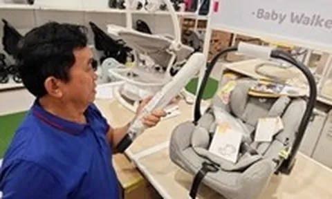 Thị trường TP.HCM ngày 30-6: Ghế trẻ em trên ô tô 'loạn giá' trước giờ quy định có hiệu lực