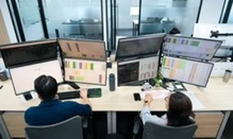 Khởi đầu tháng 7: VN-Index tăng tiếp 7 điểm, ngân hàng và chứng khoán khởi sắc