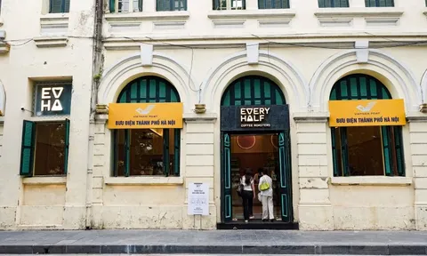 Bên trong Every Half mới mở giữa 'đất vàng' Hà Nội