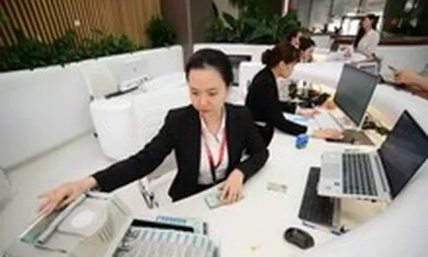 Đọc nhanh 2-7: Lãi suất qua đêm lên 13%; cổ phiếu 2 doanh nghiệp lớn TP.HCM sắp phải rời sàn