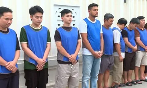 Mô hình tầng nấc của đường dây buôn lậu 28.000 viên kim cương