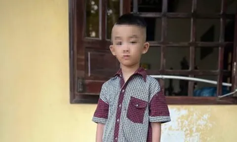 Bé trai 6 tuổi bị bỏ lại trước cổng chùa cùng lá thư viết tay của người 'bí ẩn'