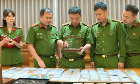 Bí ẩn tờ đô la và ứng dụng 'tự hủy' trong đường dây buôn lậu 28.000 viên kim cương