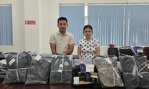 Đôi vợ chồng bị bắt quả tang sản xuất 10.000 áo thun giả thương hiệu LV, Zara, Lacoste...