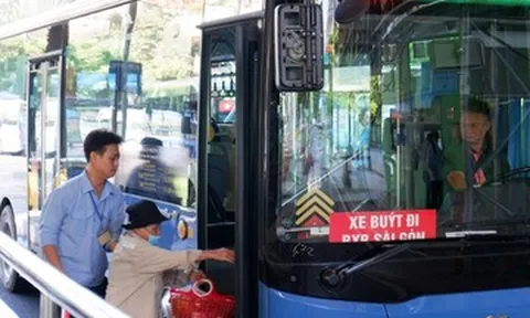 TPHCM 'tuýt còi' tài xế, tiếp viên làm khó khách đi xe buýt 0 đồng