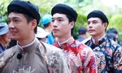 Trường Giang, HIEUTHUHAI quảng diễn áo dài truyền thống trong Kinh thành Huế