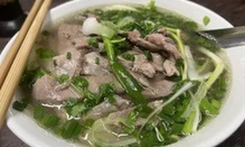 Phở gia truyền 49A Bát Đàn nức tiếng, từ phố cổ Hà Nội sang Úc