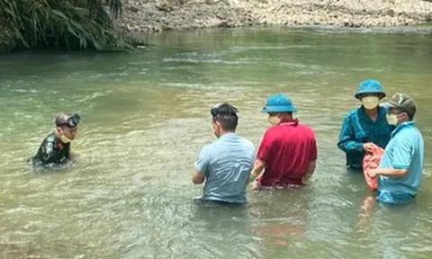 Tìm thấy thi thể cháu bé bị vùi dưới cát sau nhiều ngày mất tích ở Thái Nguyên