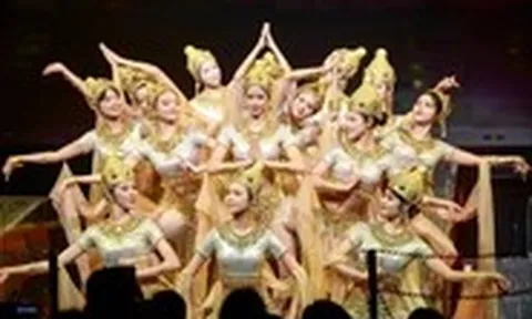 Trầm trồ với đại sử thi sân khấu đậm đặc chất Việt 'Đất nước thiên hùng ca'