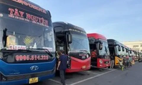 Xăng dầu giảm, vé xe khách hạ nhưng giá vận chuyển  hàng hóa cứ neo cao