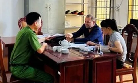 Khi có bạn bè, người thân ở qua đêm cần đăng ký cư trú trước mấy giờ trên VNeID?