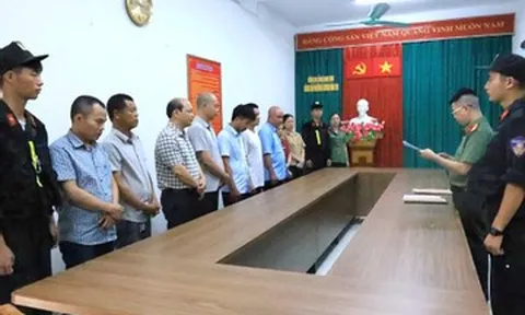 Phó chủ tịch xã cùng nhiều người bị bắt vì tham ô tiền công đức