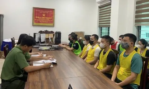 Khởi tố 42 đối tượng mua bán dữ liệu và tổ chức đánh bạc, thu giữ 42 cây vàng