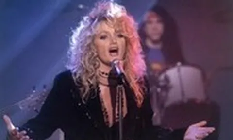 'Total Eclipse of the Heart' mãi còn, Bonnie Tyler ra đi ở tuổi 75