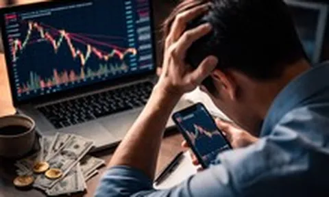 Lỡ mua cổ phiếu dính 'biến cố': Cắt lỗ ngay hay chờ cú hồi?