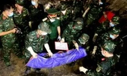 Thấy thêm nhiều hài cốt tại công viên Lê Thị Riêng, nhói lòng các liệt sĩ chôn chồng lên nhau