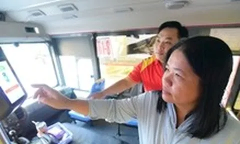 TP.HCM miễn phí xe buýt, thao tác quét CCCD, thẻ ngân hàng để làm gì?