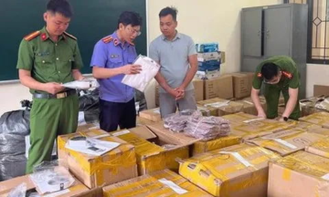 Khởi tố người đàn ông làm giả 16.000 sản phẩm thời trang, bán cho hơn 20 cửa hàng