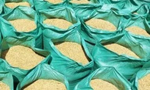 Chưa đầy 2 tháng được 'giải thoát', cổ phiếu một doanh nghiệp gạo lại bị cảnh báo