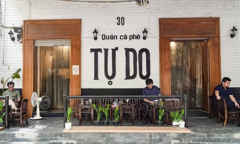 Quán cà phê 9 năm giữa 'đất vàng' Hà Nội của Thỏ (Da LAB)