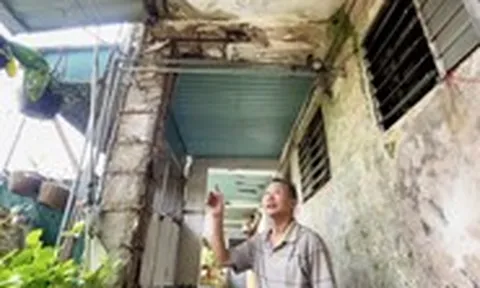 Người dân bất an sống trong chung cư 50 năm tuổi rệu rã