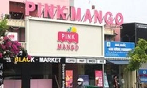 Khách Việt ngơ ngác giữa 'rừng' biển hiệu không có tiếng Việt ở Đà Nẵng