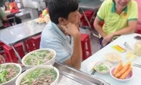 Giá hàng quán tăng rồi khó giảm: Xăng dầu chỉ là một phần câu chuyện