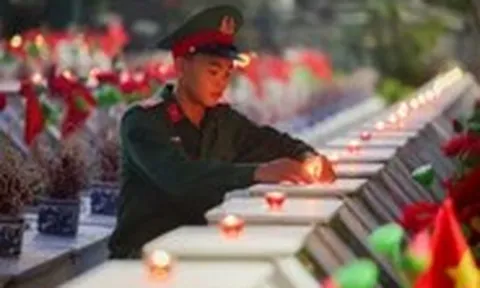 Thắp lên nghìn ngọn nến tri ân ở Nghĩa trang liệt sĩ quốc gia Vị Xuyên