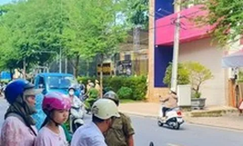 Tiệm vàng Hồng Phúc ở Mỹ Tho tạm ngưng hoạt động, nhiều khách hàng lo lắng