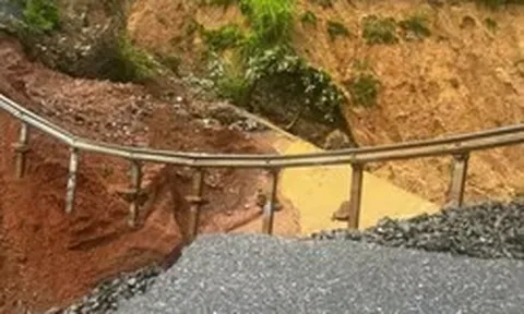 Lũ quét Lai Châu cắt đứt Quốc lộ 12 gây gián đoạn giao thông nghiêm trọng