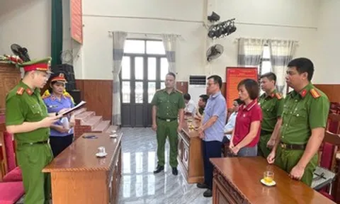 Khởi tố nguyên Chủ tịch UBND xã ở Ninh Bình