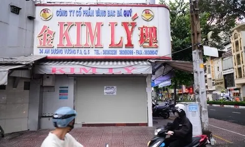 Tiệm vàng Kim Lý dán thông báo tạm ngưng 1 tháng, tiệm Ngọc Tâm tạm ngưng 2 tuần