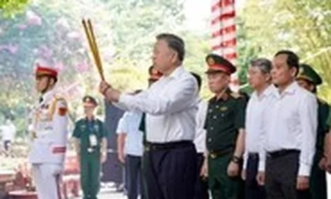 Tổng Bí thư, Chủ tịch nước Tô Lâm dâng hương anh hùng liệt sĩ tại công viên Lê Thị Riêng